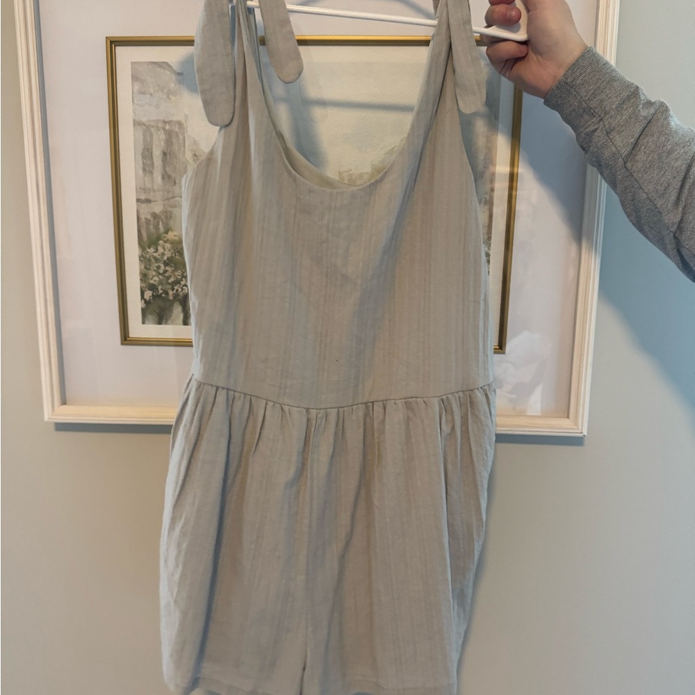 Listicle Soft Gray Sleeveless Outfit